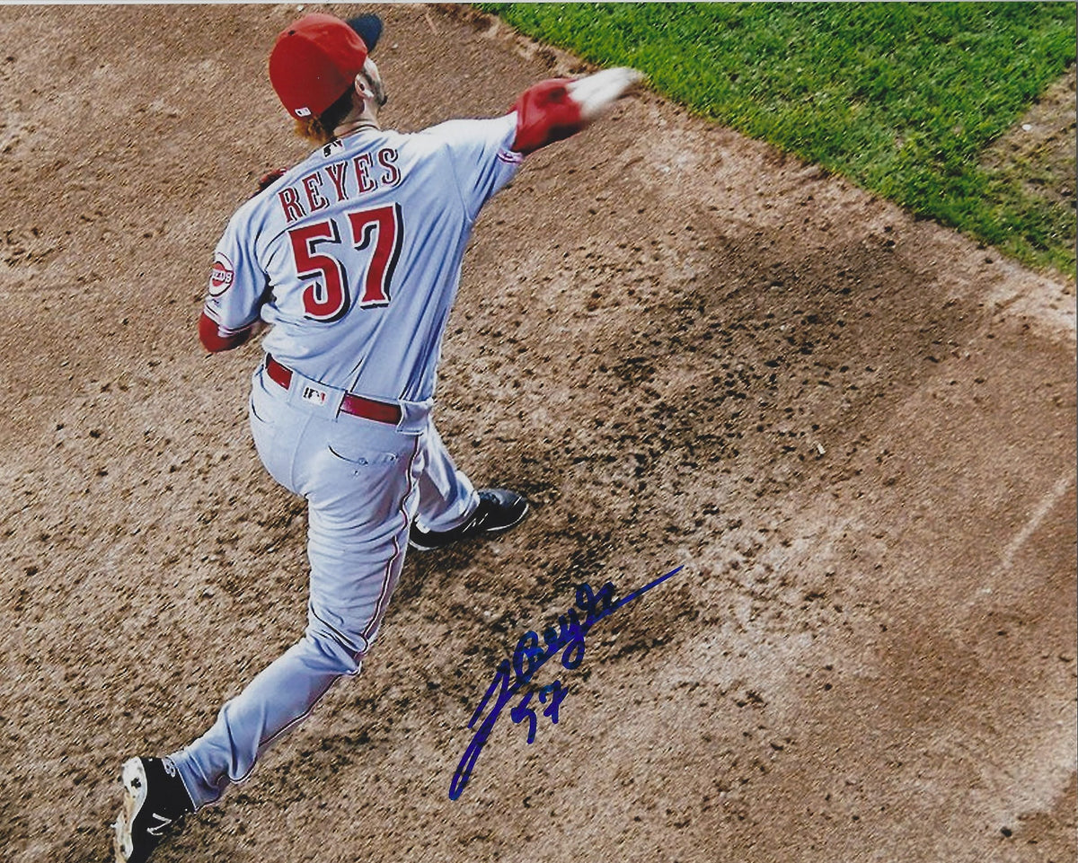 AUTOGRAPHED JESUS REYES 8x10 Cincinnati Reds Photo