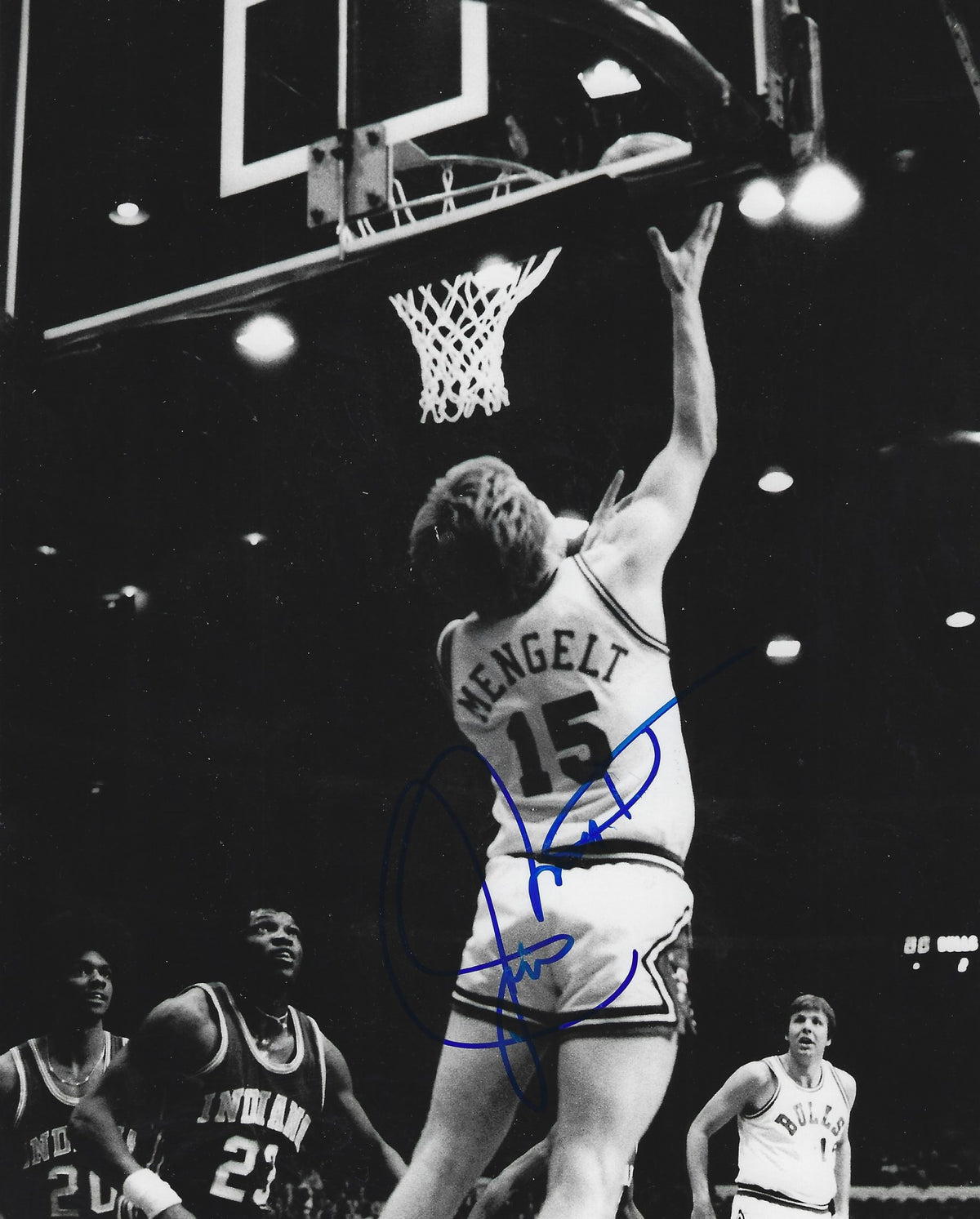 AUTOGRAPHED JOHN MENGELT 8X10 Chicago Bulls photo
