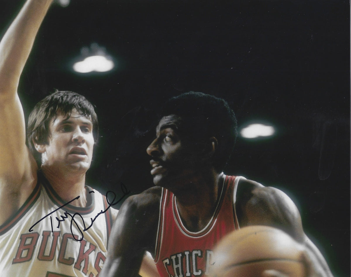 AUTOGRAPHED TERRY DRISCOLL 8X10 MILWAUKEE BUCKS Photo