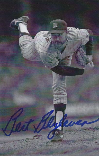 Autographed BERT BLYLEVEN Minnesota Twins BxW Post Card