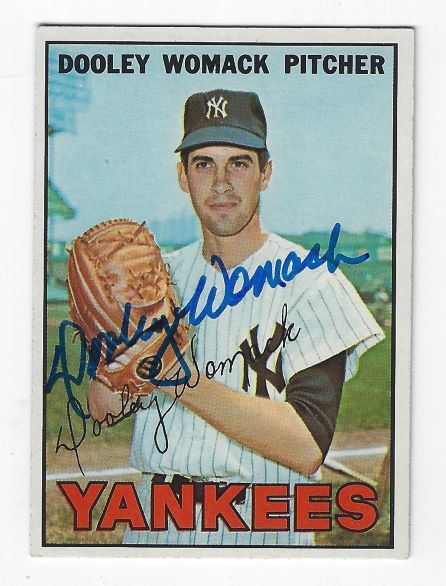 Autographed DOOLEY WOMACK New York Yankees 1967 Topps Card
