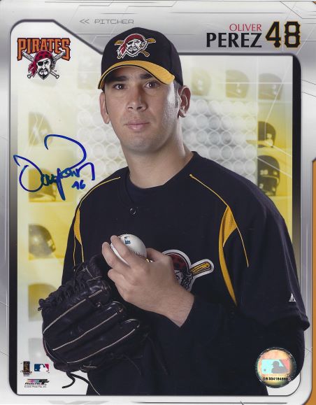AUTOGRAPHED OLIVER PEREZ 8X10 Pittsburgh Pirates Photo