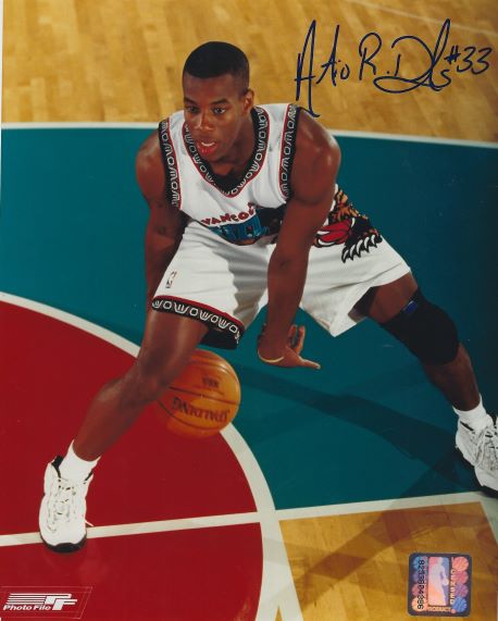 Autographed ANTONIO DANIELS Vancouver Grizzlies 8x10 Photo