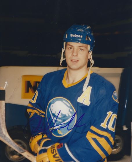 Autographed DALE HAWERCHUK 8X10 Buffalo Sabres Photo