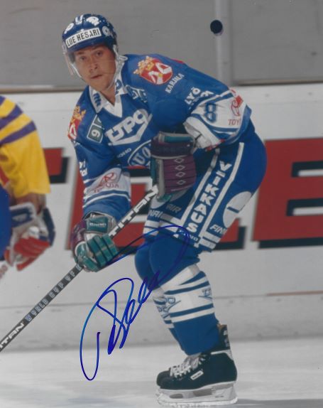 Autographed TEEMU SELANNE 8x10 Team Finland Photo