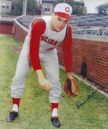 AUTOGRAPHED DAVE SISLER  8x10 Cincinnati Reds Photo