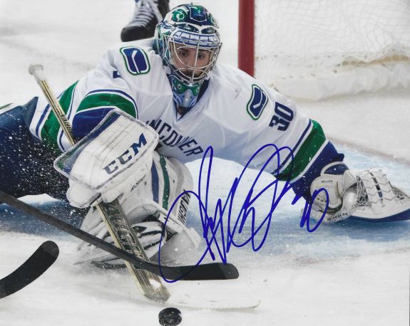 Autographed RYAN MILLER 8X10 Vancouver Canucks Photos