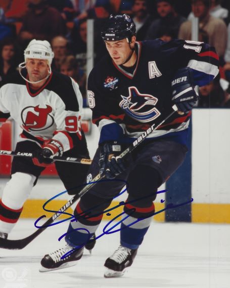 Autographed TREVOR LINDEN 8X10 Vancouver Canucks Photos