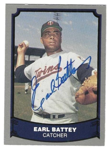 Autographed EARL BATTEY Minnesota Twins 1988 Pacific Legends Card