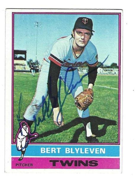 Autographed BERT BLYLEVEN Minnesota Twins 1976 Topps Card