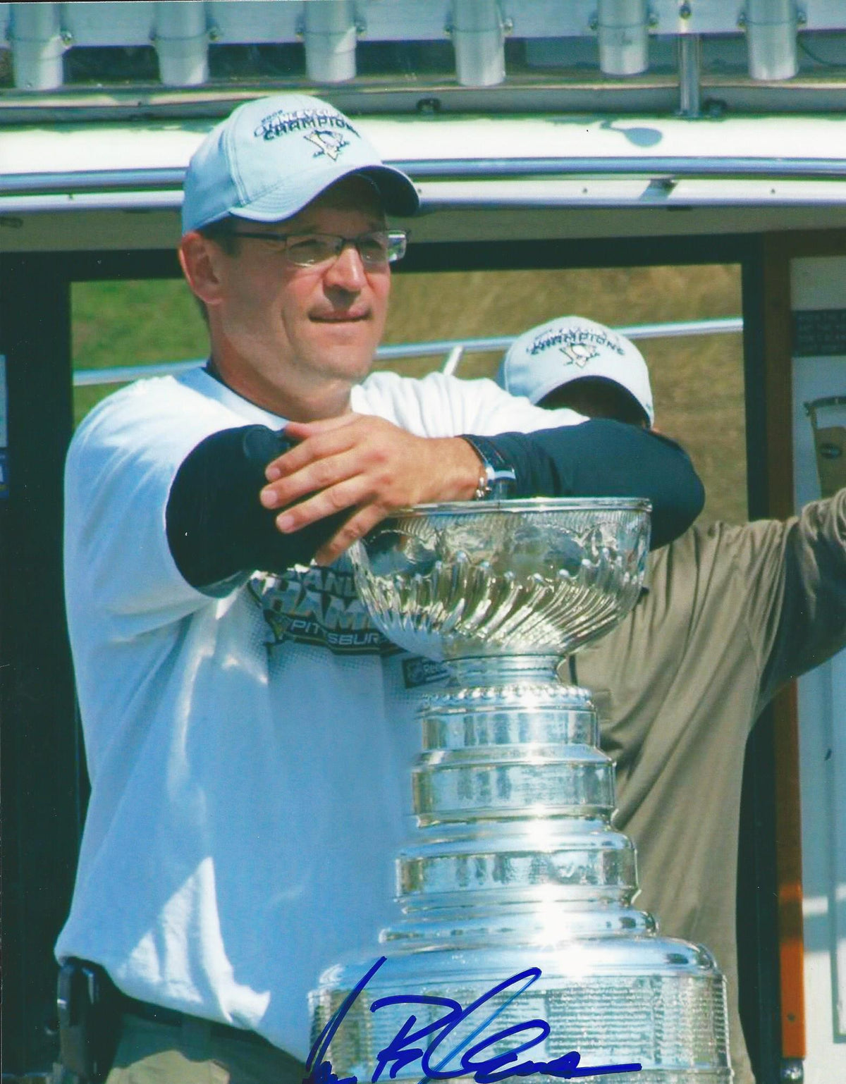 Autographed Dan Bylsma Pittsburgh Penguins 8x10 photo - w/COA