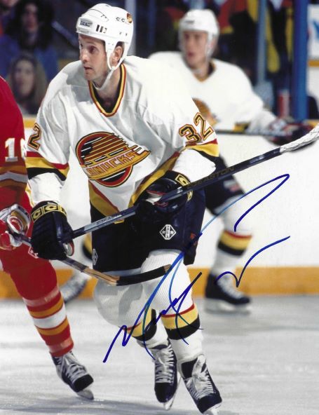 Autographed MURRAY CRAVEN Vancouver Canucks 8x10 Photo