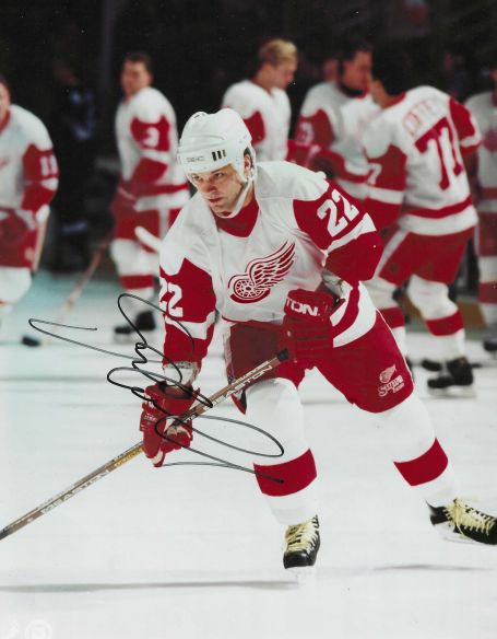Autographed DINO CICCARELLI 8X10 Detroit Red Wings Photo
