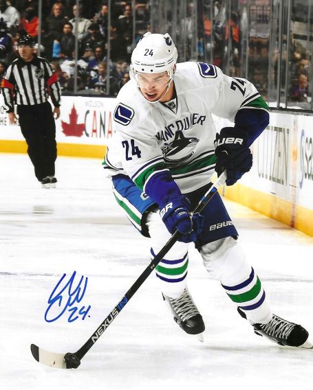 Autographed ADAM CRACKNELL 8X10 Vancouver Canucks Photo
