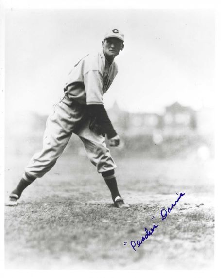 AUTOGRAPHED PEACHES DAVIS 8X10 Cincinnati Reds Photo
