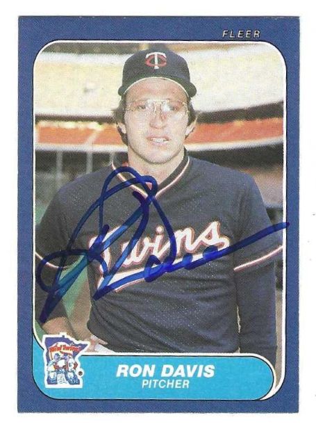 Autographed RON DAVIS Minnesota Twins 1986 Fleer Card