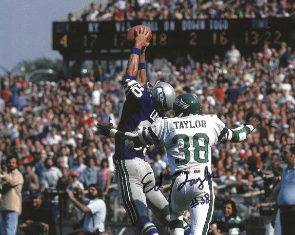 Autographed ED TAYLOR 8X10 New York Jets photo