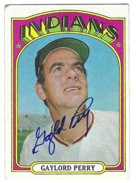Autographed GAYLORD PERRY Cleveland Indians 1972 Topps Card
