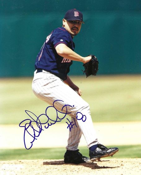 AUTOGRAPHED EDDIE GUARDADO 8X10 Minnesota Twins Photo