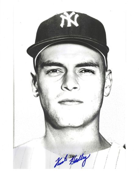 Autographed KENT HADLEY 8X10 New York Yankees Photo