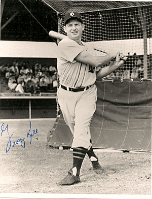 Autographed HOF'R GEORGE KELL Detroit Tigers - Photo