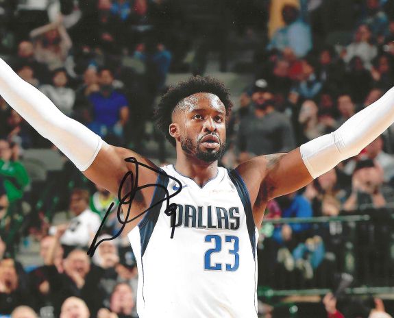 Autographed WESLEY MATTHEWS 8x10 Dallas Mavericks Photo