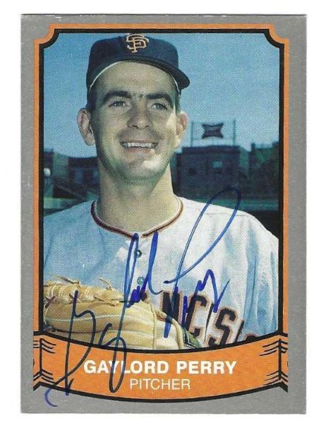 Signed GAYLORD PERRY San Francisco Giants 1989 Pacific Legends Card