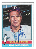 Autographed GAYLORD PERRY Texas Rangers 1976 Topps Card