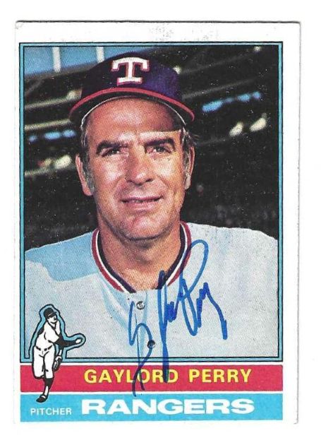 Autographed GAYLORD PERRY Texas Rangers 1976 Topps Card