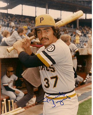 AUTOGRAPHED FERNANDO GONZALEZ 8x10 Pittsburgh Pirates Photo
