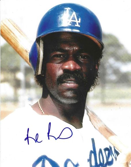 Autographed R.J. REYNOLDS 8X10 Los Angeles Dodgers Photo