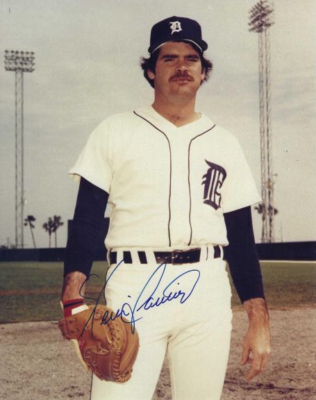 AUTOGRAPHED  KEVIN SAUCIER 8x10 Detroit Tigers Photo