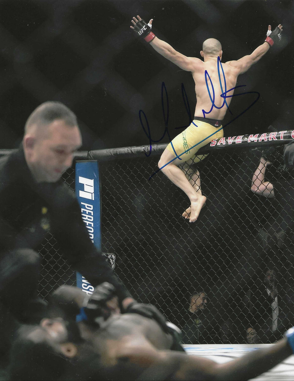Autographed MARLON MORAES UFC & MMA fighter 8x10 photo with COA