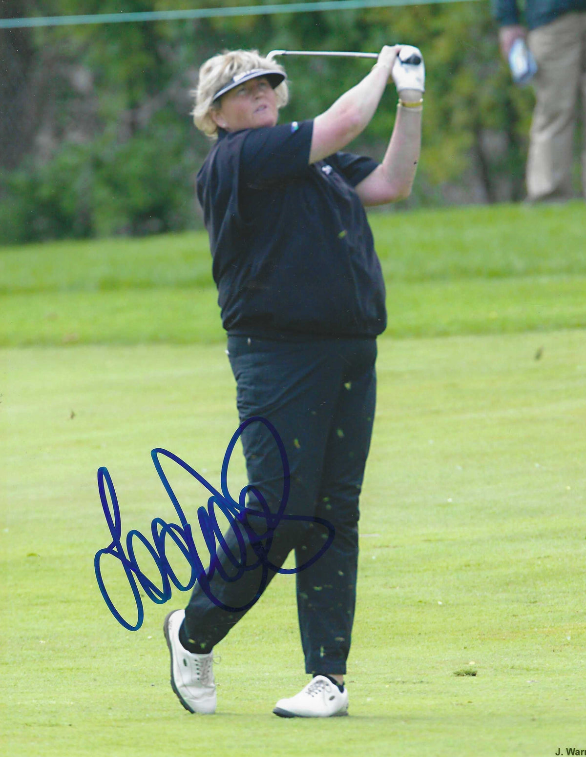 Autographed LAURA DAVIES 8x10 LPGA Photo