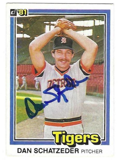 Autographed DAN SCHATZEDER Detroit Tigers 1981 Donruss card