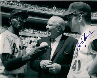 Autographed HOF'R TOM SEAVER 8x10 New York Mets photo