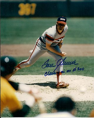 Autographed HOF'R TOM SEAVER 8x10 Chicago White Sox Photo
