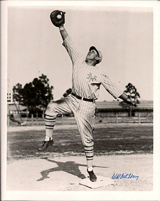 Autographed HOF'R BILL TERRY 8x10 New York Giants Photo