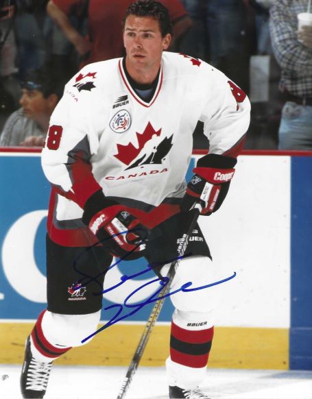 Autographed TREVOR LINDEN 8X10 Team Canada Photo