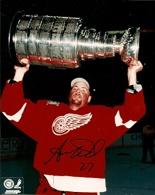 Autographed AARON WARD Detroit Red Wings Photo
